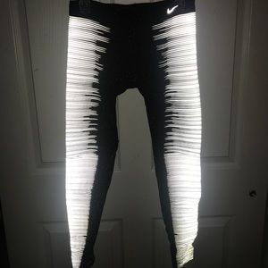 WORN ONCE NIKE REFLECTIVE LEGGINGS